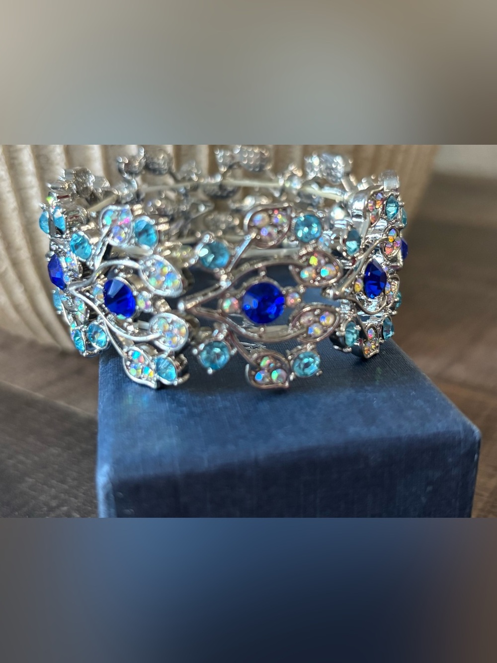 the Danbury Mint “Summer Breeze” Stretch Bracelet - Picture 5 of 7